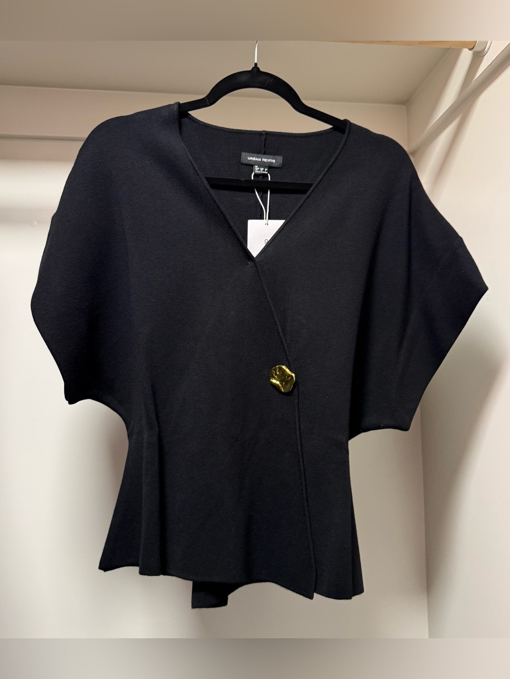 Urban Revivo Black V-Neck Asymmetric Button Sweater